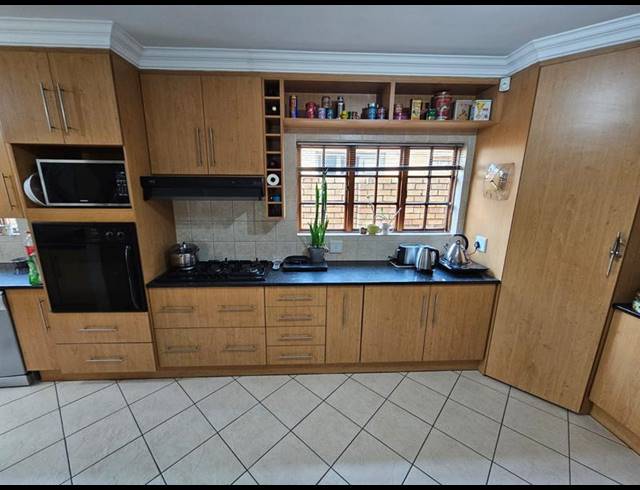 3 BEDROOM TOWNHOUSE FOR SALE IN THE REEDS